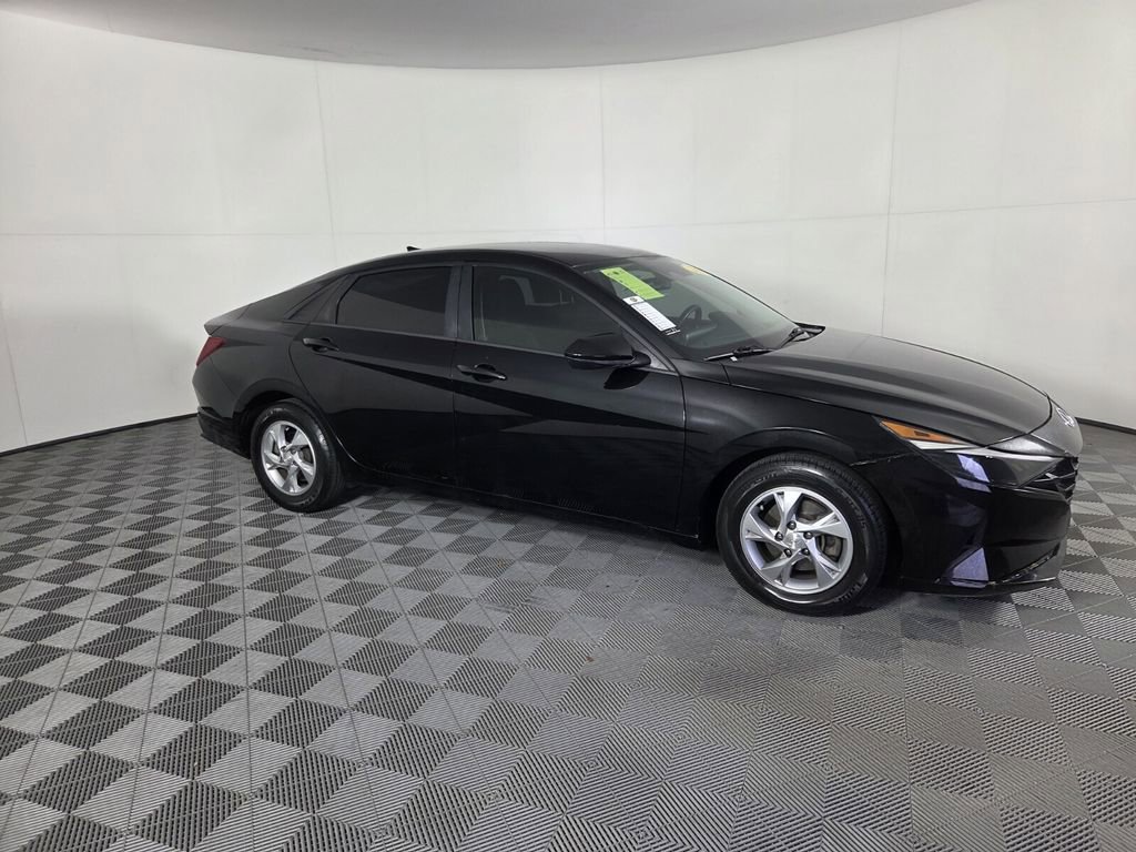 Used 2021 Hyundai Elantra SE image 4
