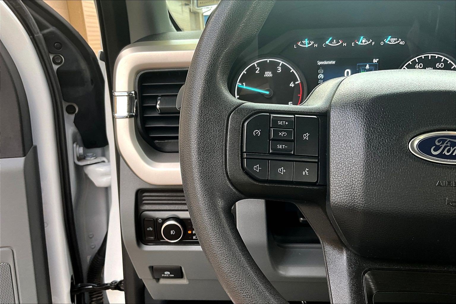Used 2024 Ford F350 XLT w/ FX4 Off-Road Package AWD/4WD image 13