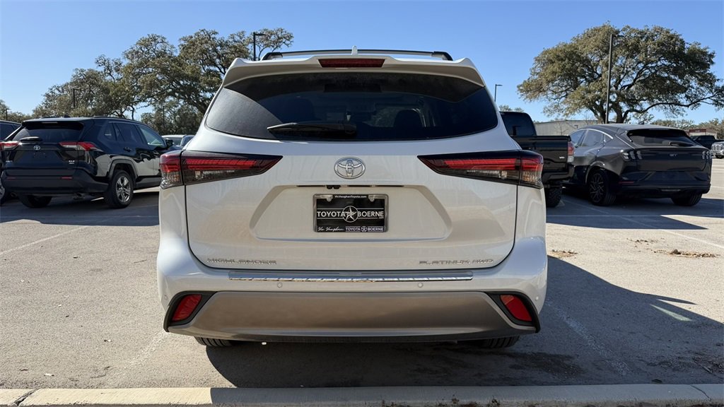 Used 2025 Toyota Highlander Platinum image 7