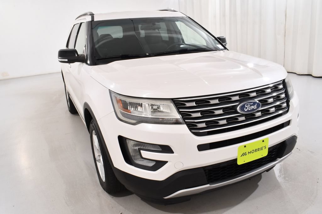 Used 2017 Ford Explorer XLT AWD/4WD image 4