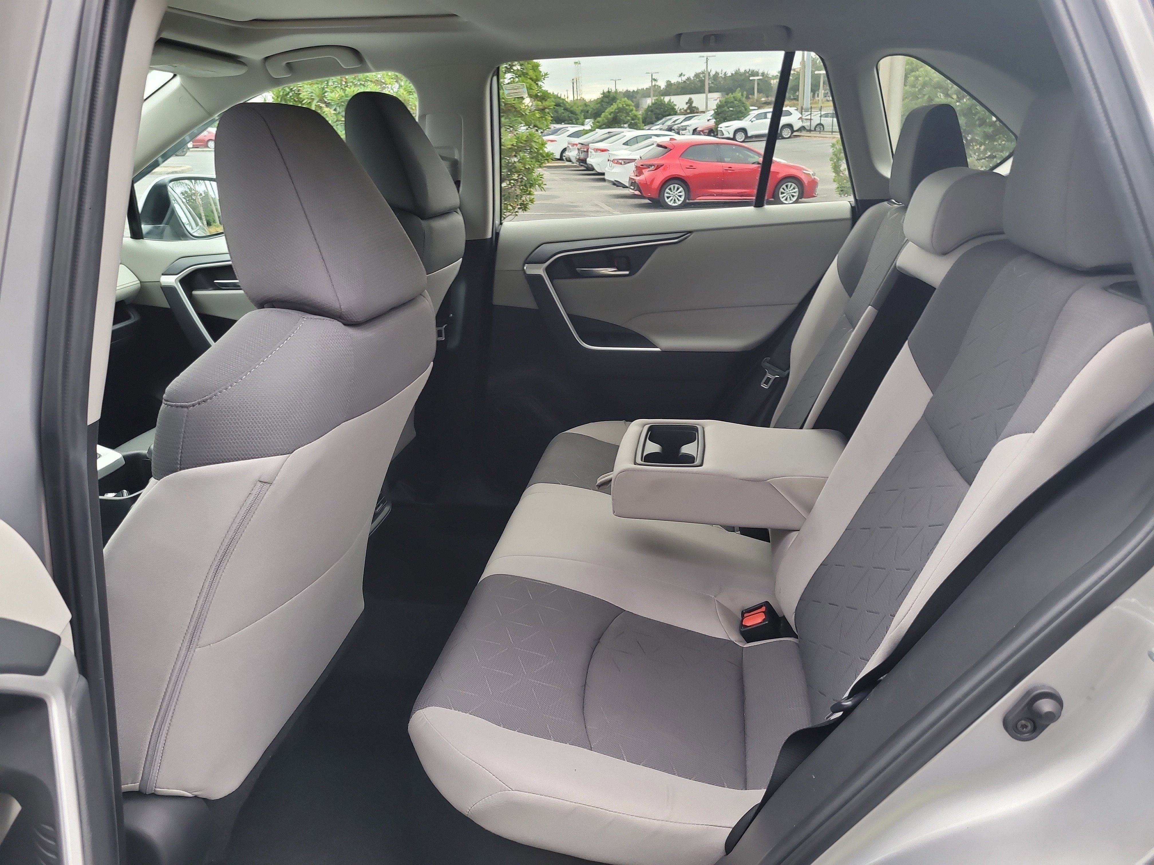 Used 2022 Toyota RAV4 XLE image 15