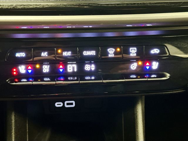 Used 2022 Chevrolet Bolt EUV LT w/ Convenience Package image 15