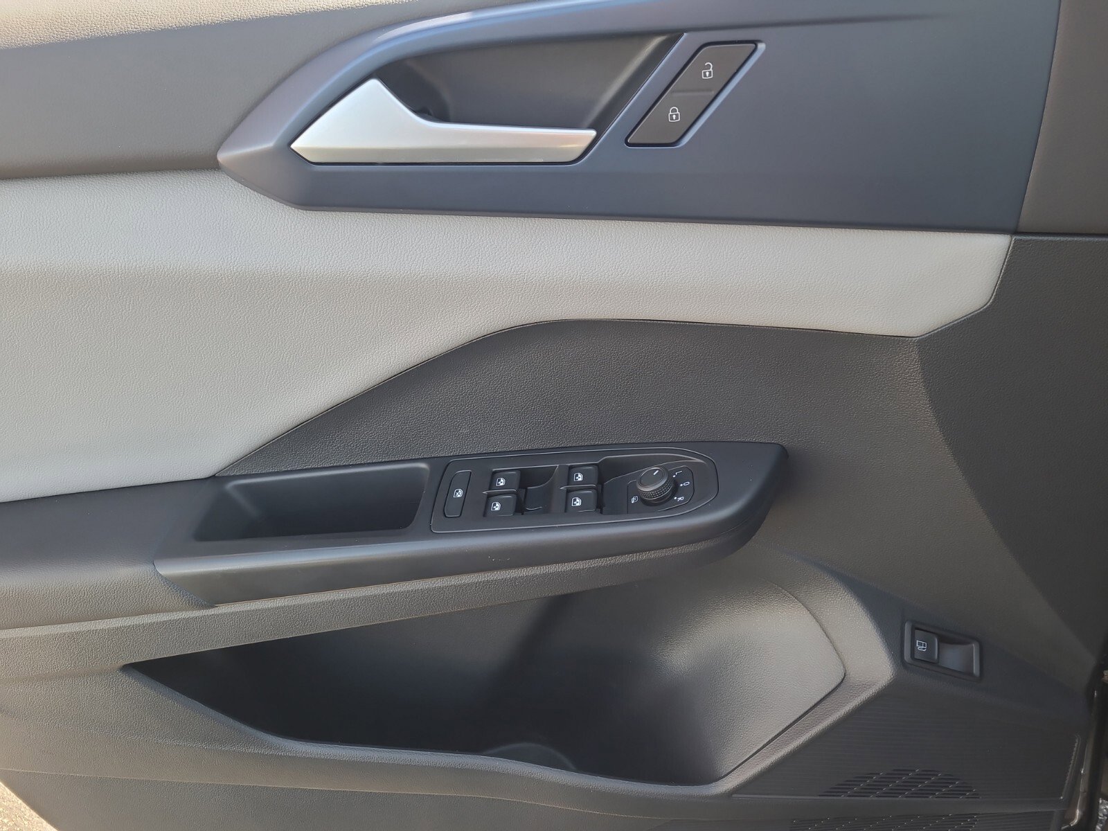 Used 2022 Volkswagen Taos SE image 25