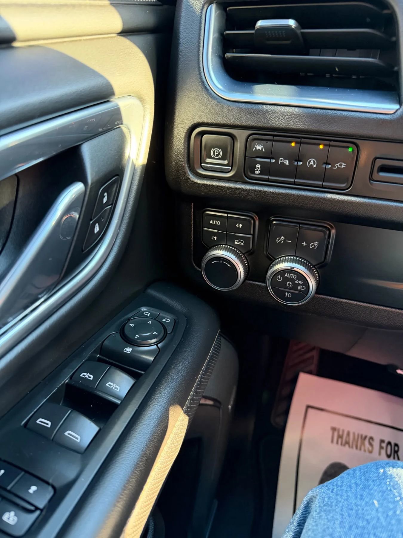 Used 2021 GMC Yukon XL SLT image 7