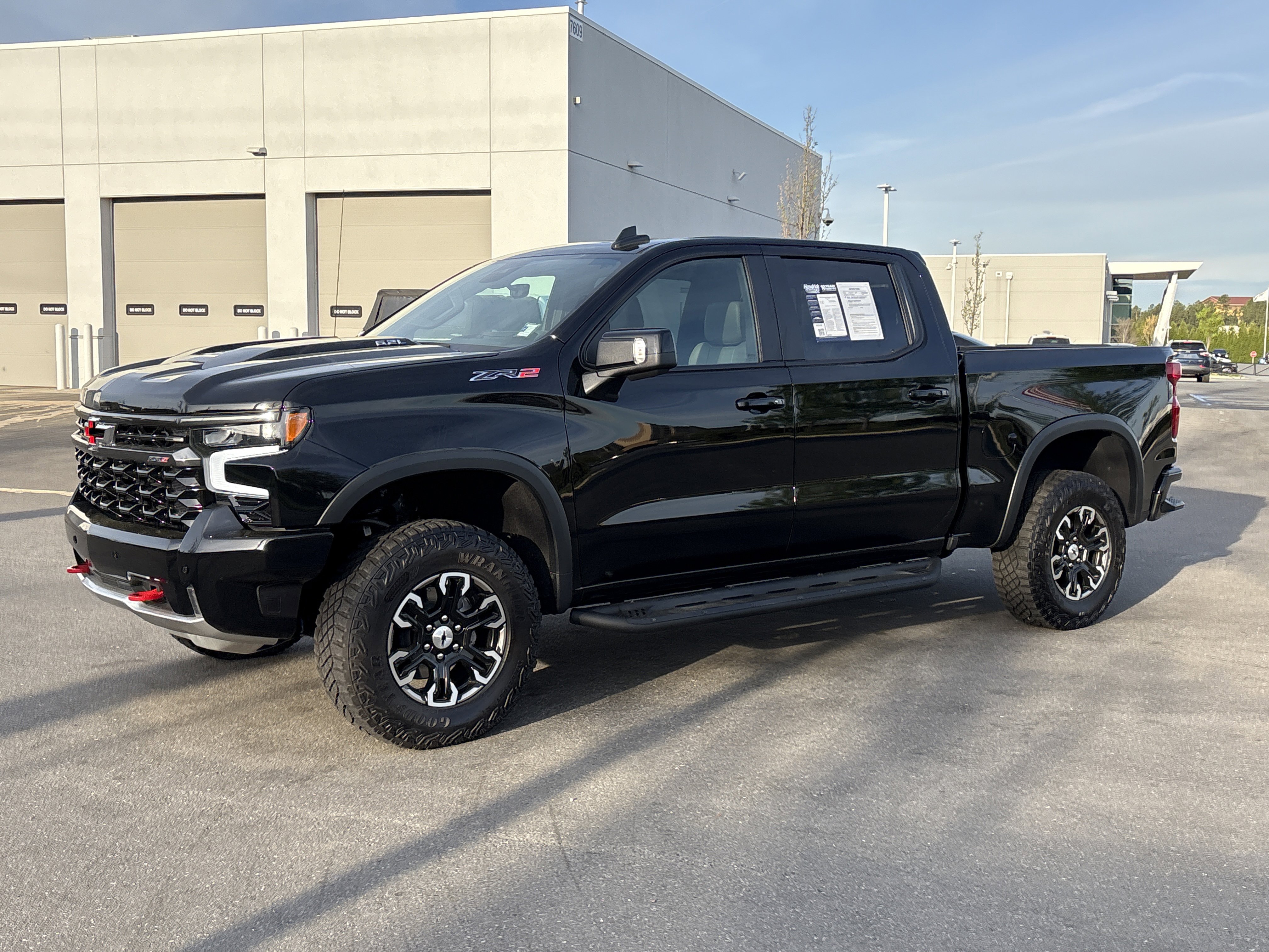 Used 2025 Chevrolet Silverado 1500 ZR2 w/ Technology Package AWD/4WD image 5
