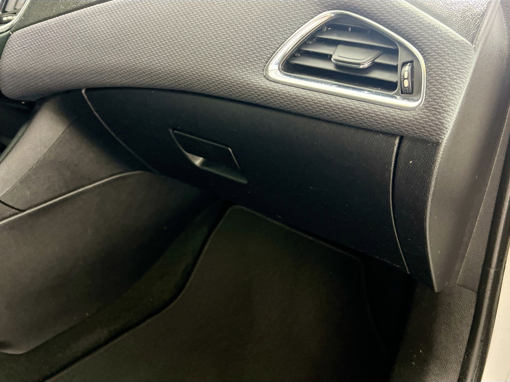 Used 2017 Chevrolet Cruze LT FWD image 33