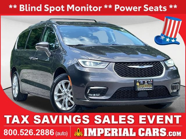 Used 2021 Chrysler Pacifica Touring w/ Cold Weather Group AWD/4WD image 1