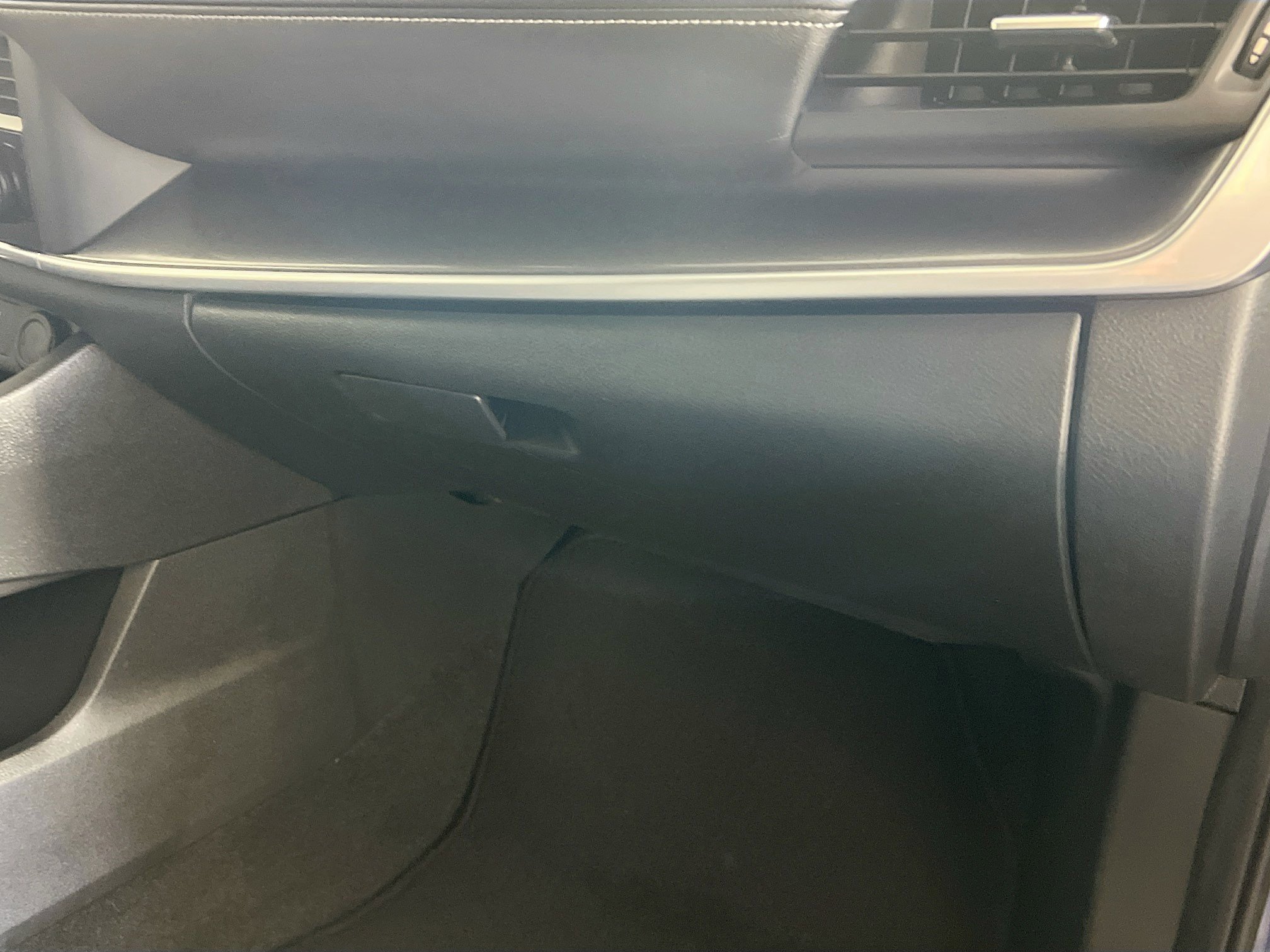 Used 2023 Nissan Rogue SV image 35