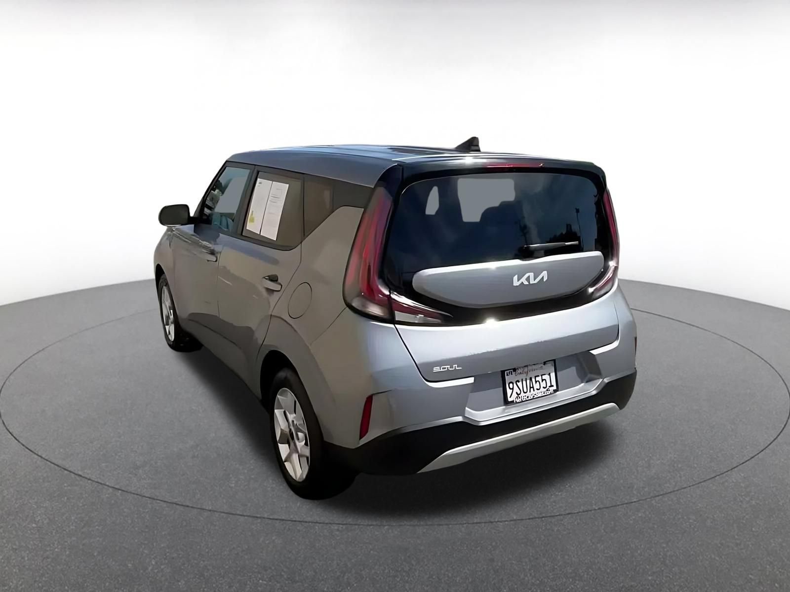 Used 2025 Kia Soul LX w/ LX Technology Package FWD image 10