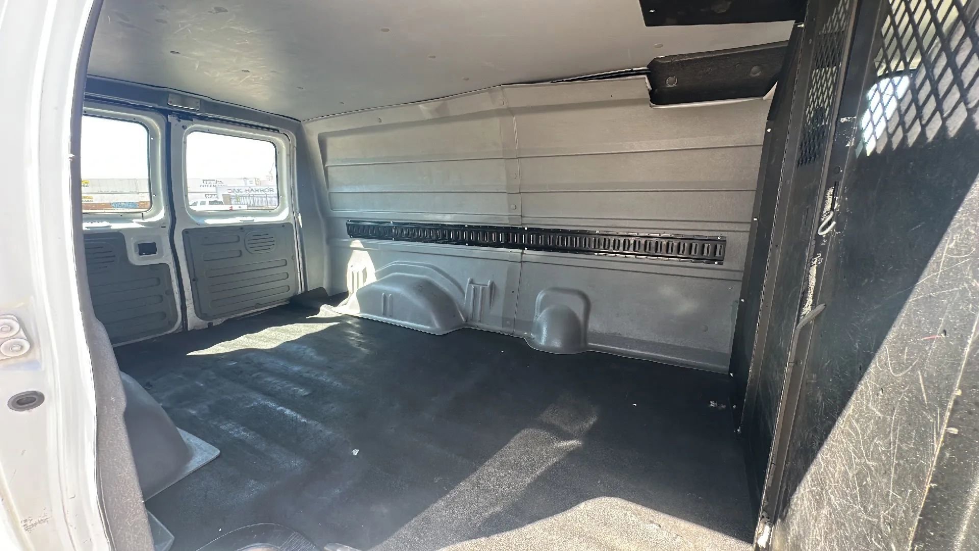 Used 2008 Ford E-250 and Econoline 250 RWD image 9