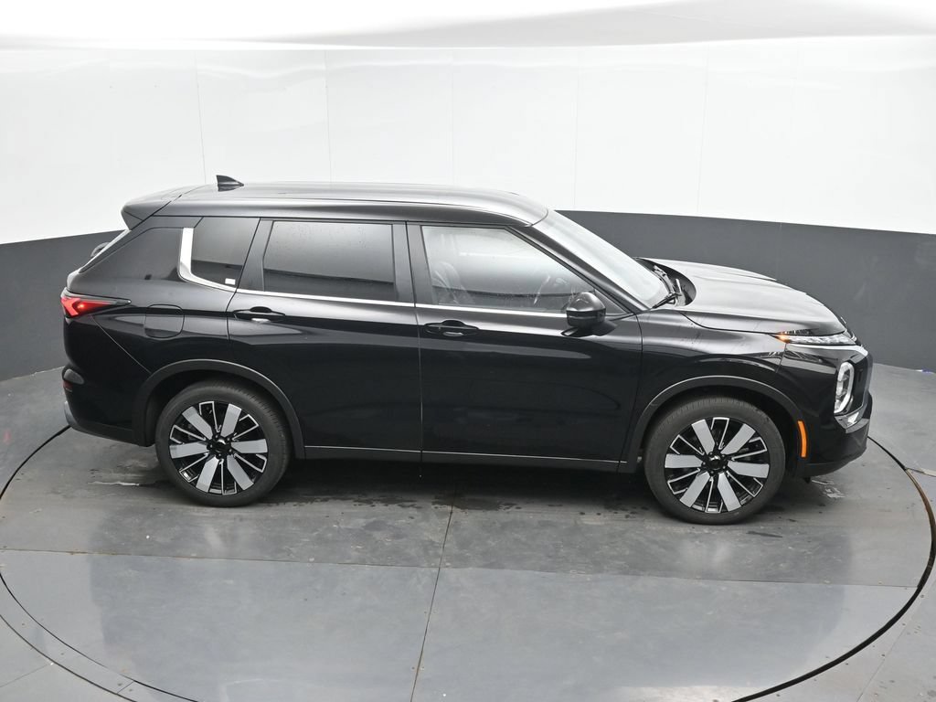 Used 2025 Mitsubishi Outlander SE AWD/4WD image 33