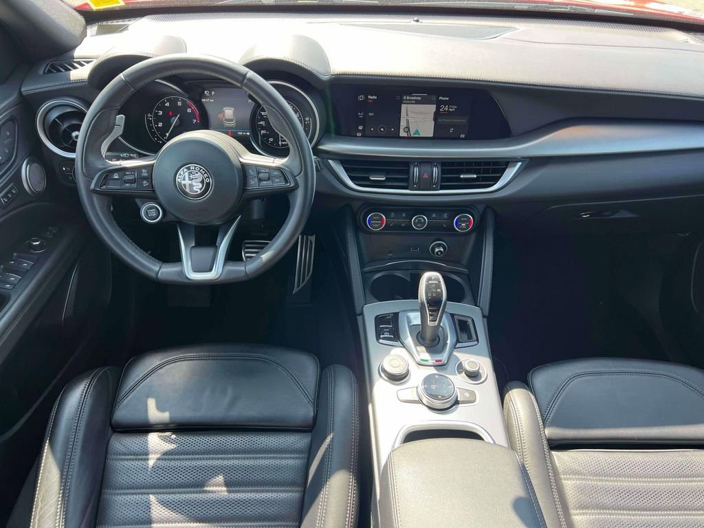 Used 2023 Alfa Romeo Stelvio Veloce AWD/4WD image 14