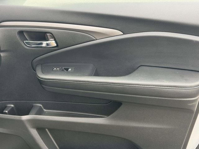 Used 2025 Honda Ridgeline RTL+ image 6