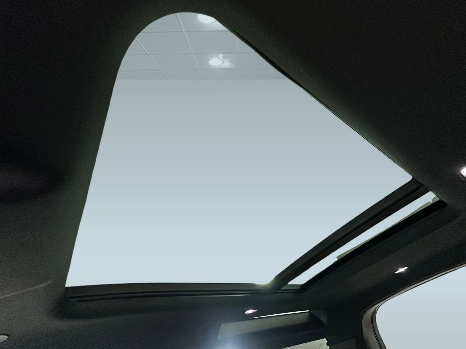 Certified 2024 Land Rover Defender 90 S image 13