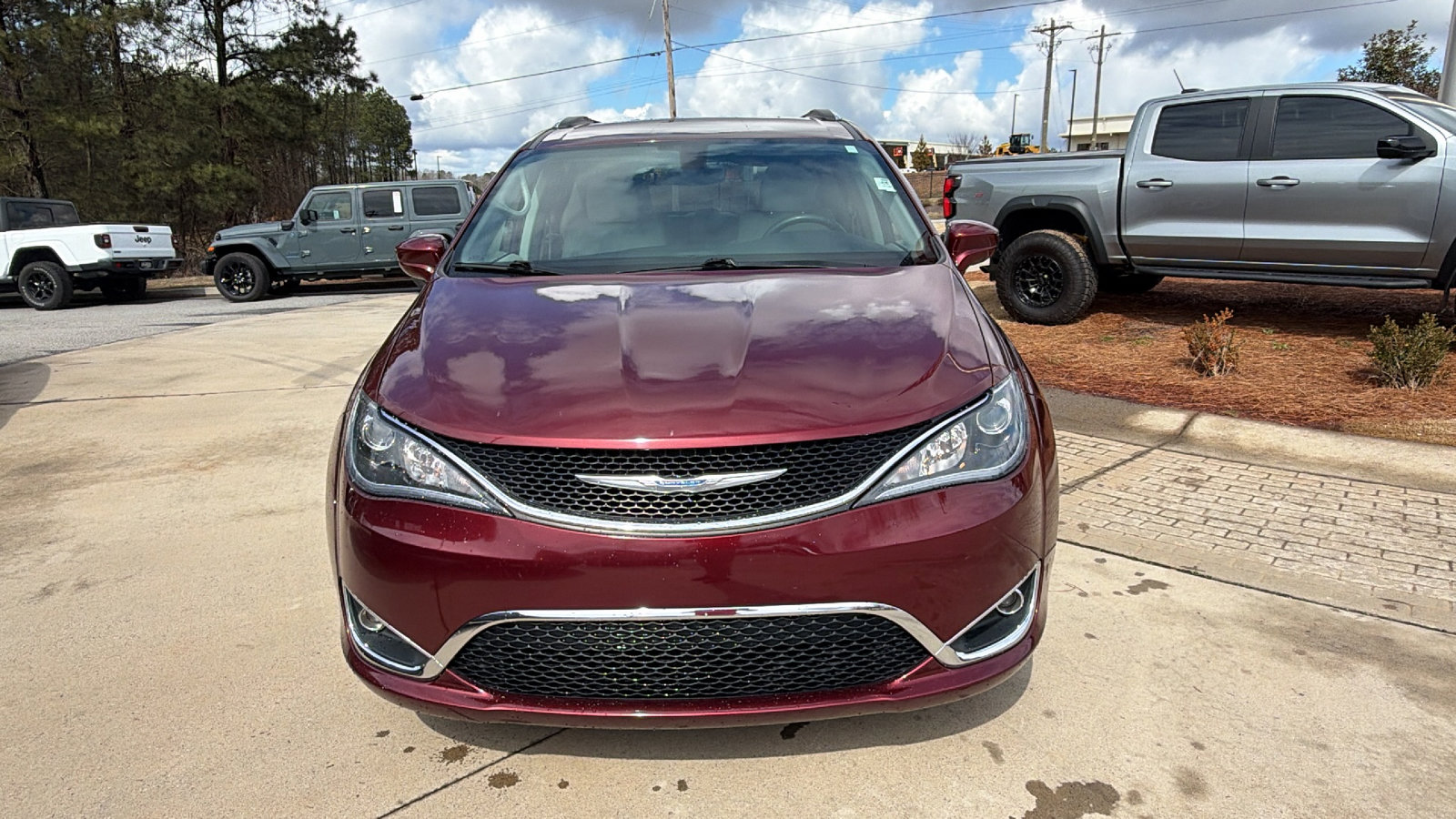 Used 2018 Chrysler Pacifica Touring-L w/ Tire & Wheel Group image 3