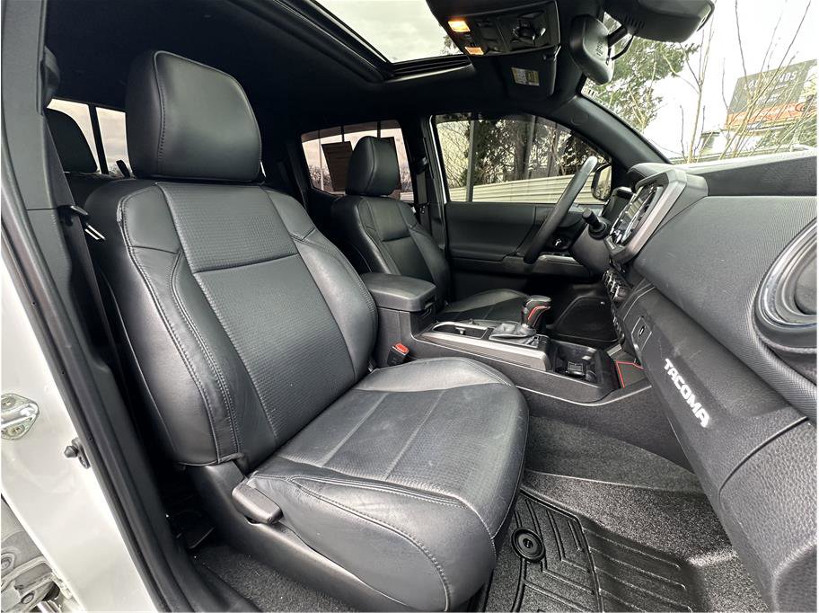 Used 2023 Toyota Tacoma TRD Off-Road w/ TRD Premium Off Road Package image 15