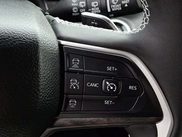 Used 2023 Jeep Grand Cherokee Limited AWD/4WD image 22