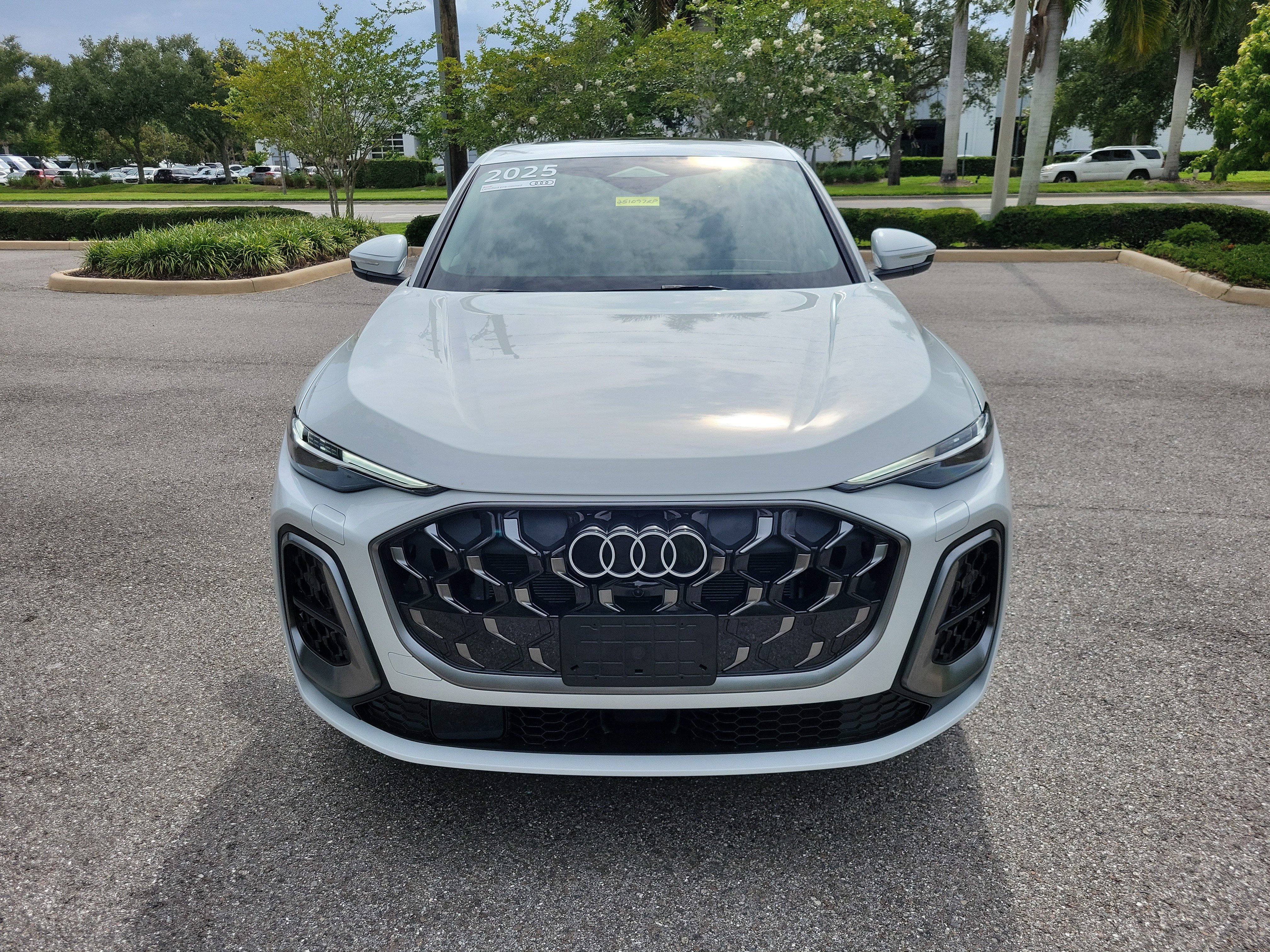 Used 2025 Audi Q5 Premium Plus w/ Premium Plus AWD/4WD image 3