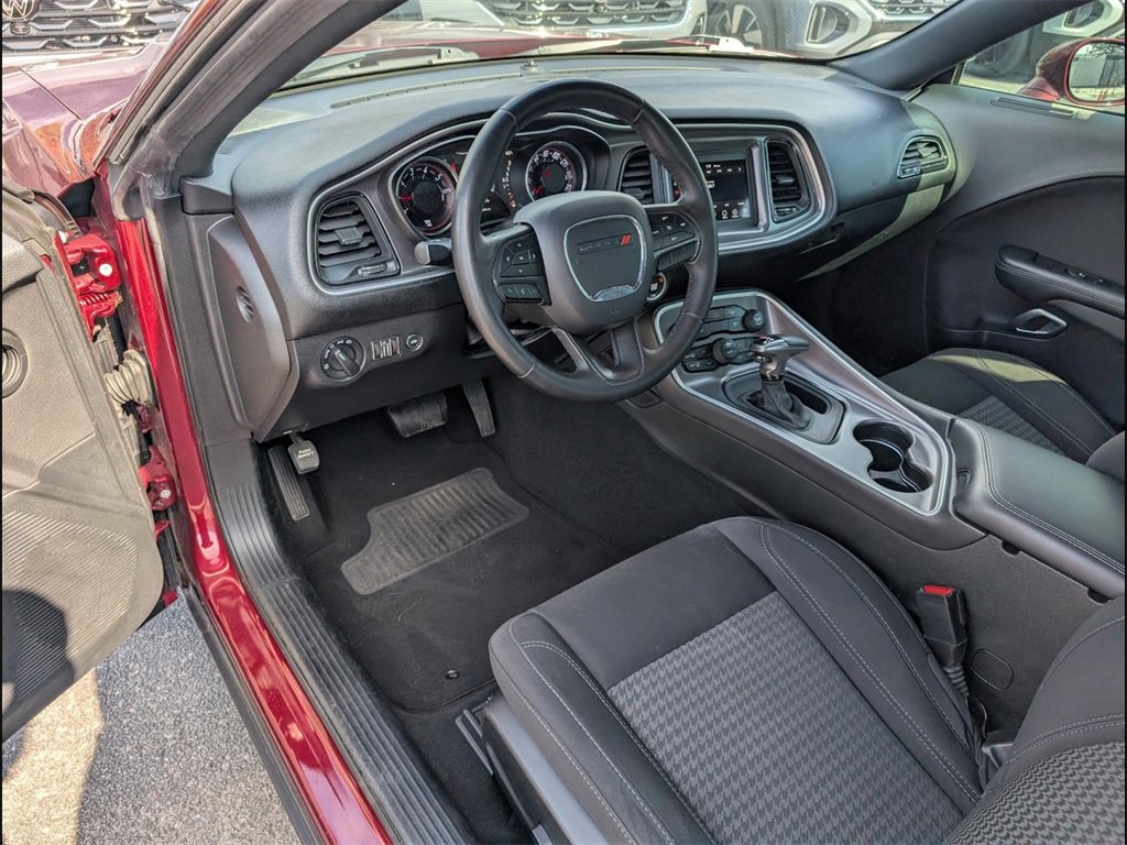 Used 2019 Dodge Challenger SXT image 9