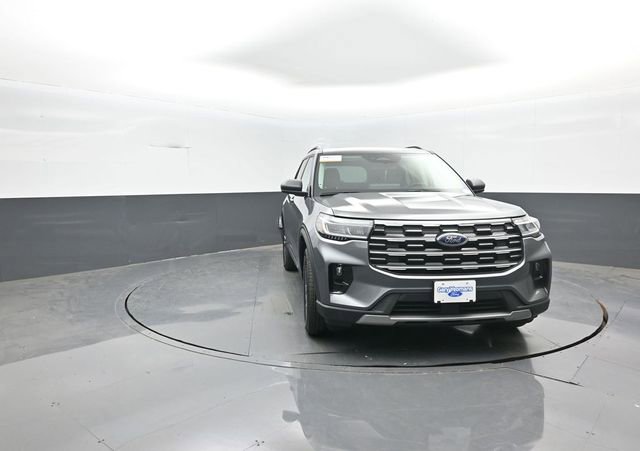 Used 2025 Ford Explorer Active w/ Active Comfort Package AWD/4WD image 2