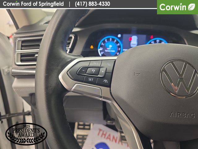 Used 2024 Volkswagen Atlas Peak Edition SE AWD/4WD image 30