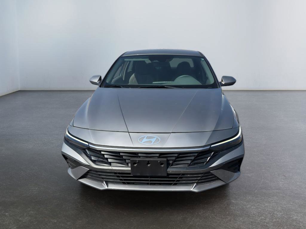 Used 2024 Hyundai Elantra SE image 2
