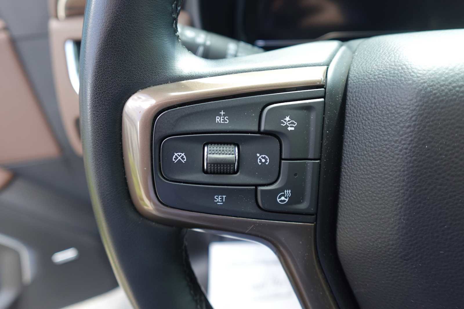 Used 2024 Chevrolet Suburban High Country AWD/4WD image 16
