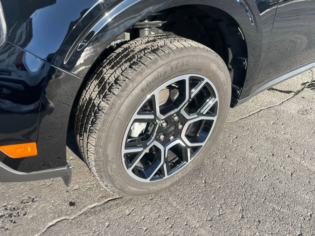 Used 2025 Ford Maverick Lariat w/ 4K Tow Package image 3