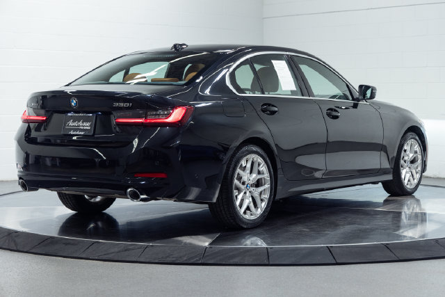 Certified 2025 BMW 330i xDrive Sedan w/ Premium Package AWD/4WD image 10