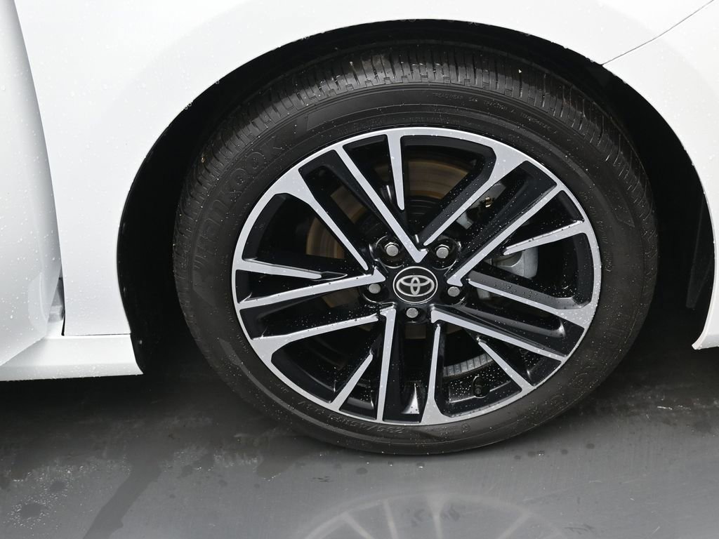 Certified 2025 Toyota Camry XLE w/ Premium Package AWD/4WD image 40