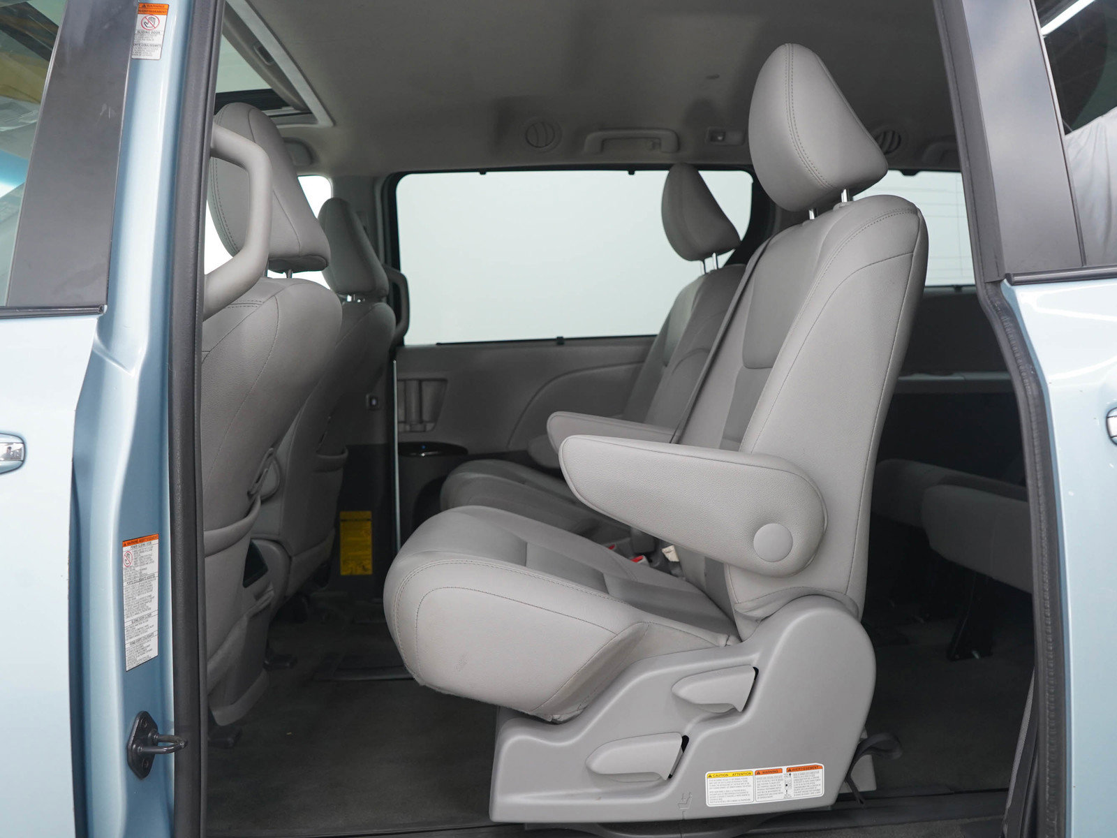 Used 2015 Toyota Sienna XLE image 19