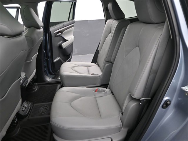 Used 2024 Toyota Highlander Platinum image 15