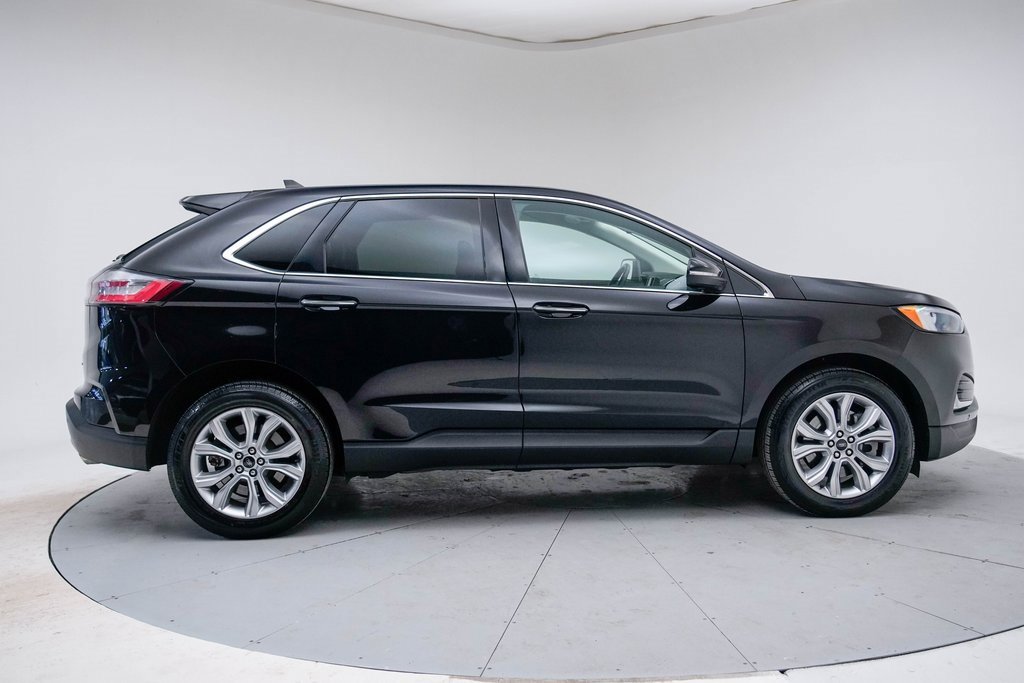 Used 2024 Ford Edge Titanium image 2