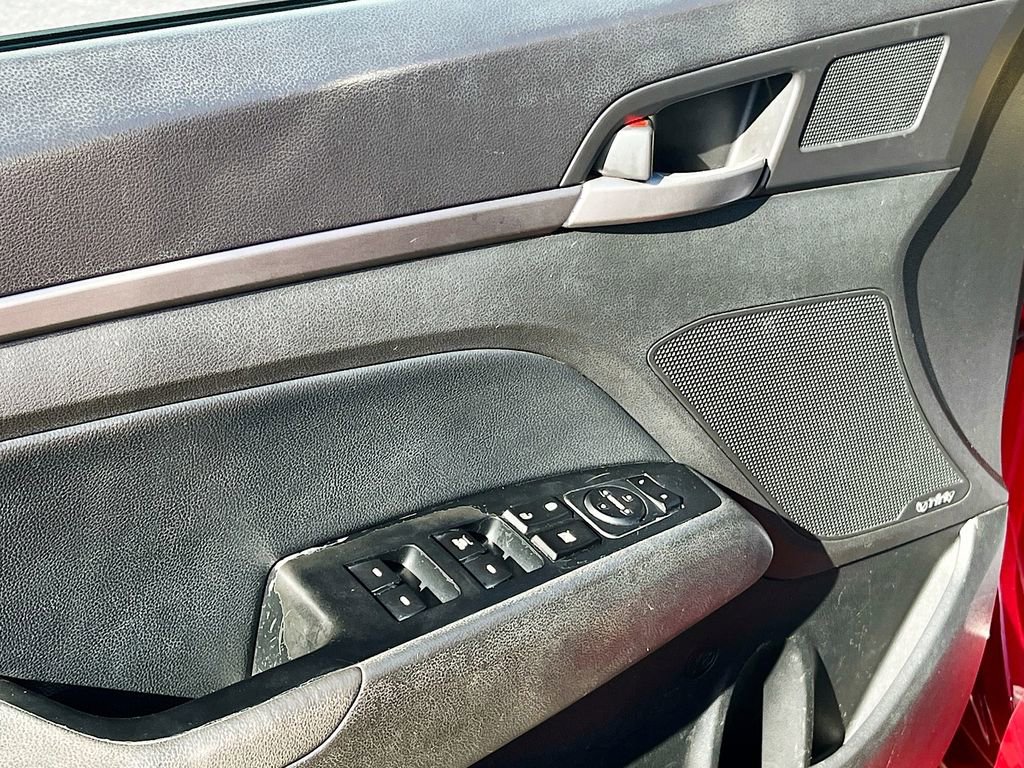 Used 2017 Hyundai Elantra Limited w/ Limited Tech Package 08 image 18