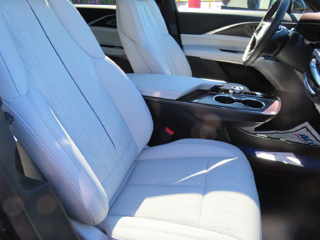 Certified 2026 Cadillac Lyriq Premium Luxury w/ LPO, Floor Liner Package AWD/4WD image 43