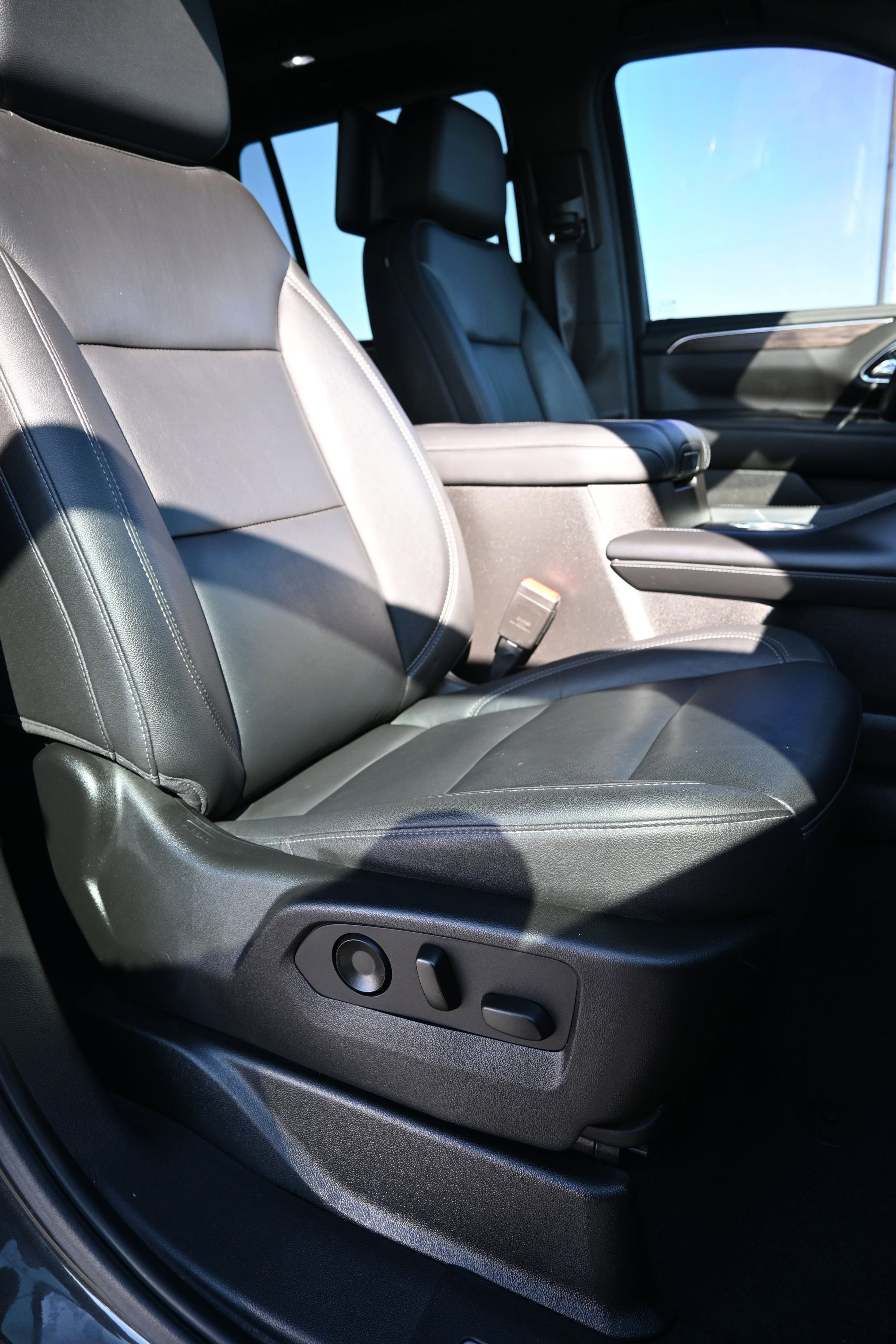 Used 2021 Chevrolet Tahoe Z71 w/ Rear Media and Nav Package image 33