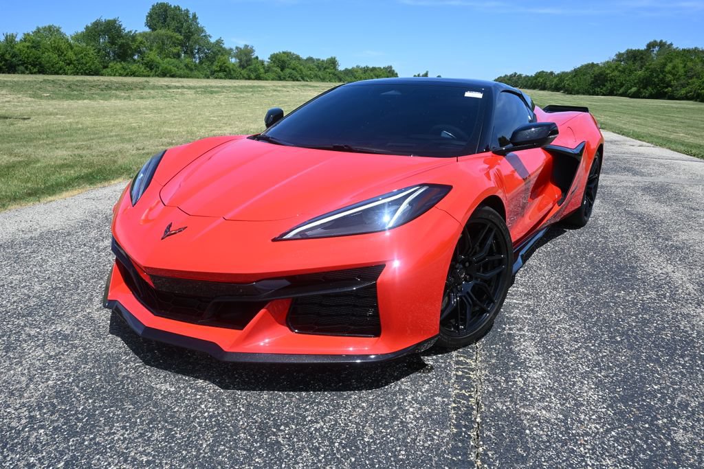 Used 2026 Chevrolet Corvette Z06 w/ Stealth Interior Trim Package RWD image 4