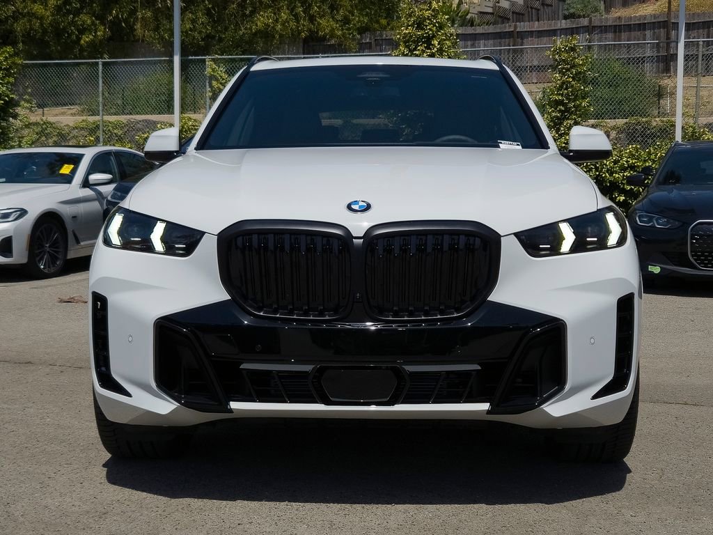 New 2026 BMW X5 xDrive40i w/ M Sport Package AWD/4WD image 3