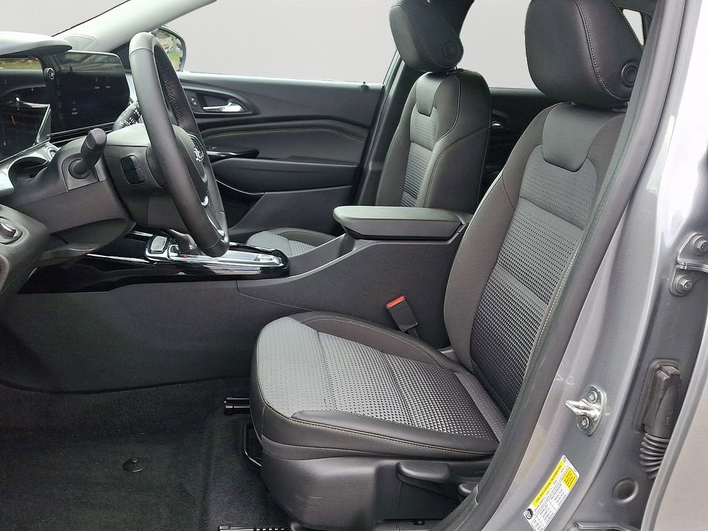 Used 2024 Chevrolet Trax LT w/ Driver Confidence Package image 14