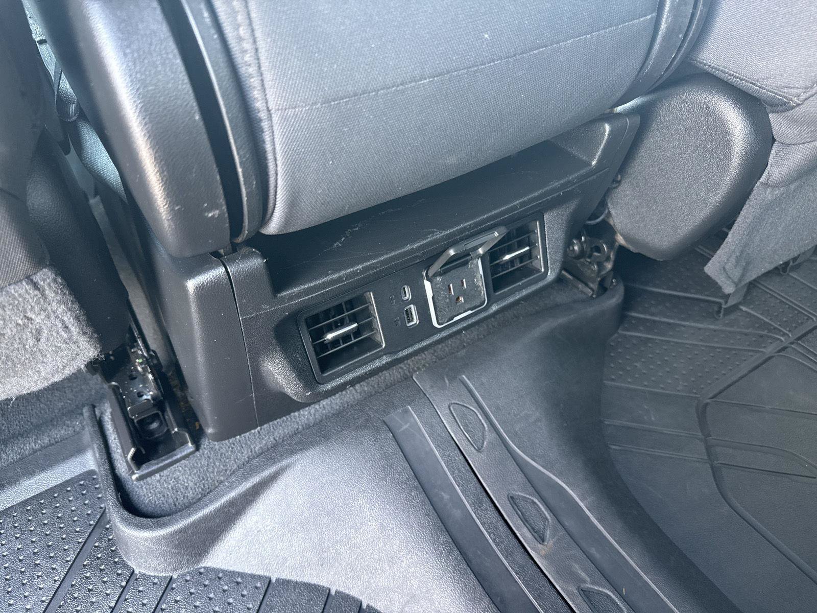 Used 2022 Chevrolet Silverado 1500 LT AWD/4WD image 10