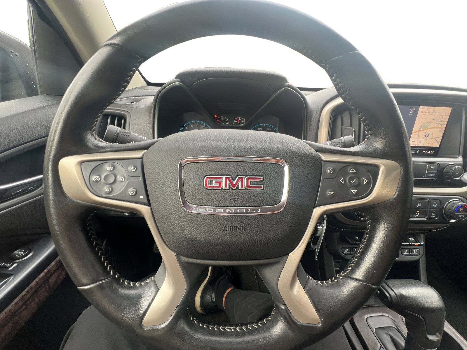 Used 2021 GMC Canyon Denali image 14