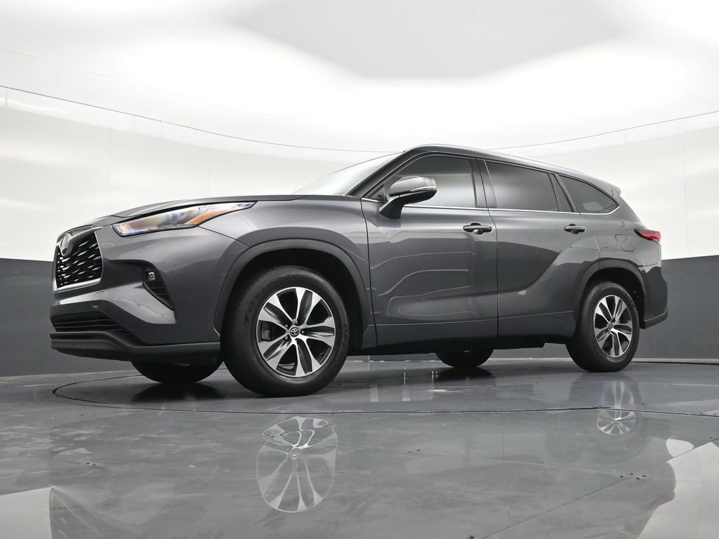 Used 2022 Toyota Highlander XLE FWD image 24
