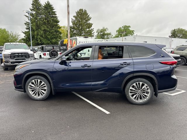 Used 2020 Toyota Highlander Platinum AWD/4WD image 3