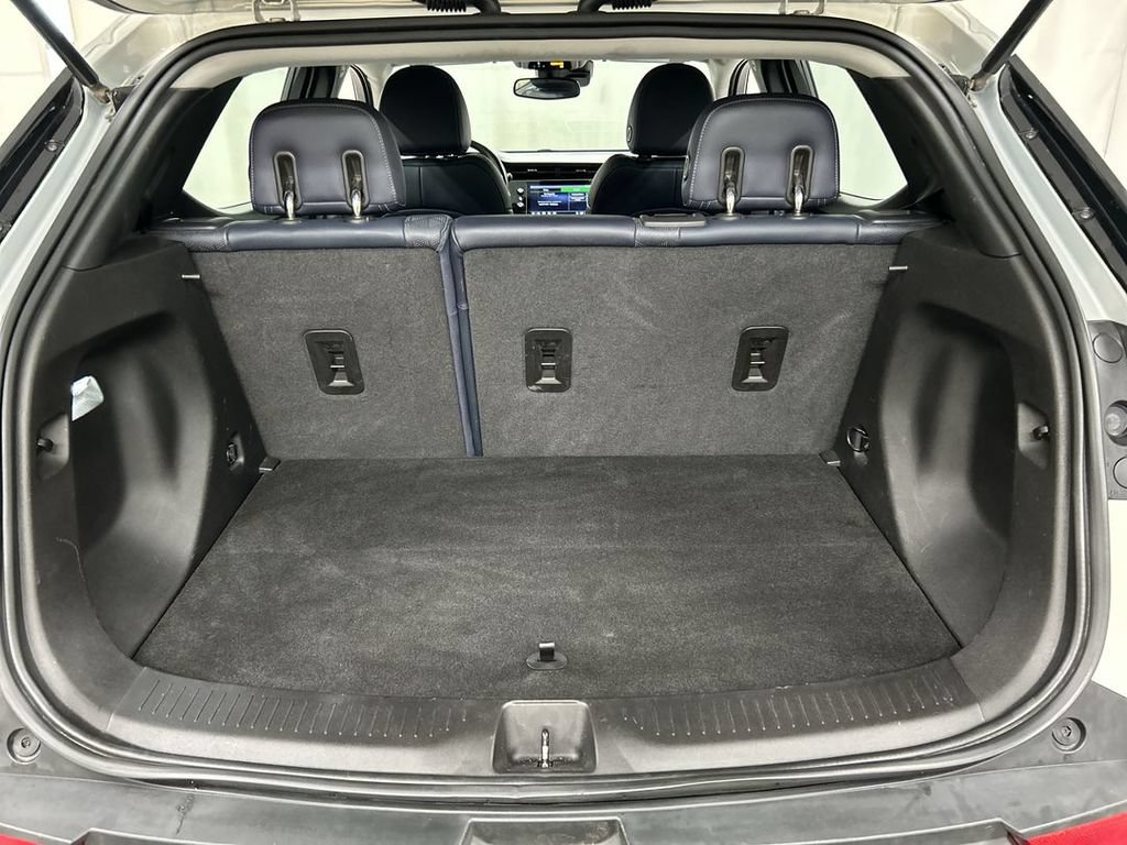 Used 2022 Chevrolet Bolt EUV LT w/ Convenience Package FWD image 21