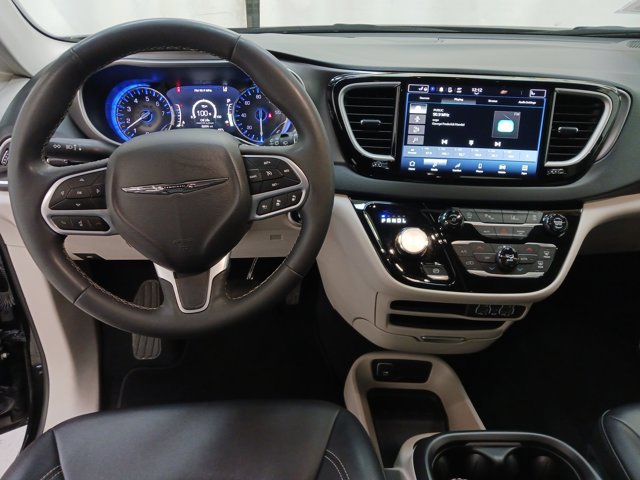 Used 2024 Chrysler Pacifica Touring-L image 14