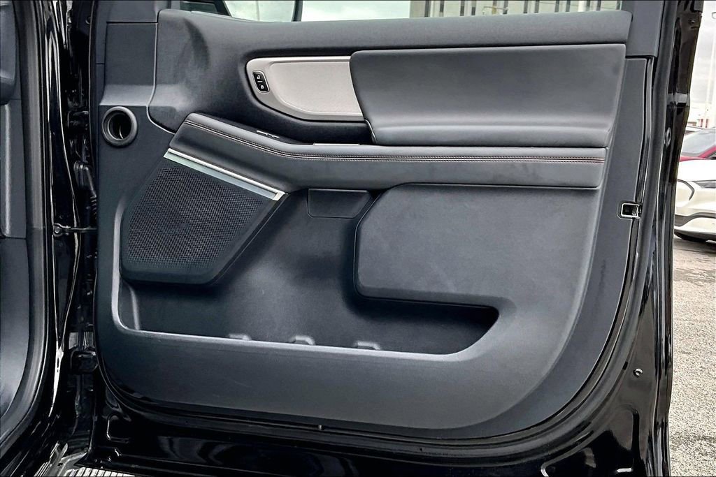 Used 2025 Ford Expedition Active image 23