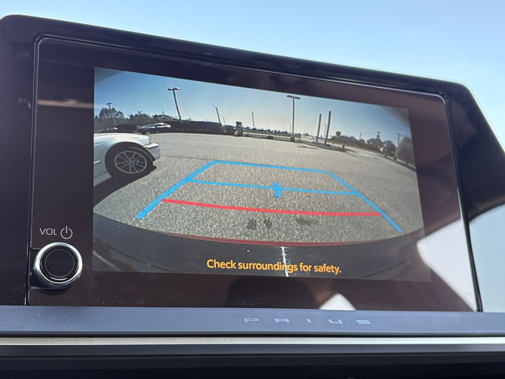 Used 2025 Toyota Prius XLE image 19