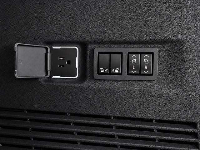 Used 2023 GMC Yukon XL Denali Ultimate w/ LPO, Floor Liner Package AWD/4WD image 12