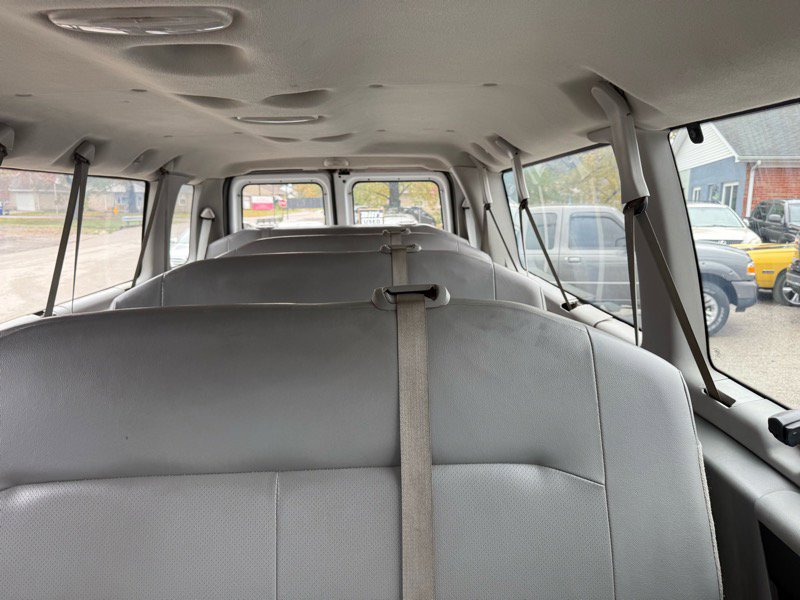 Used 2009 Ford E-350 and Econoline 350 Extended Wagon Super Duty image 11