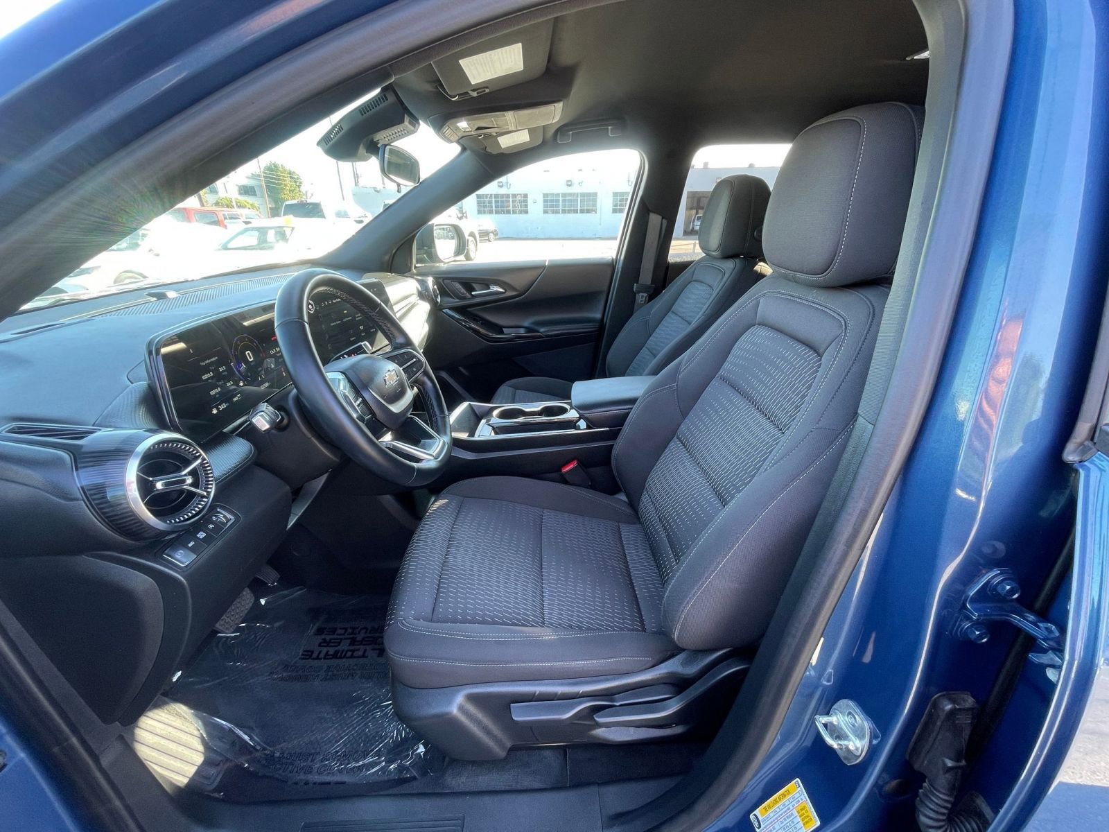 Used 2025 Chevrolet Equinox LT image 27